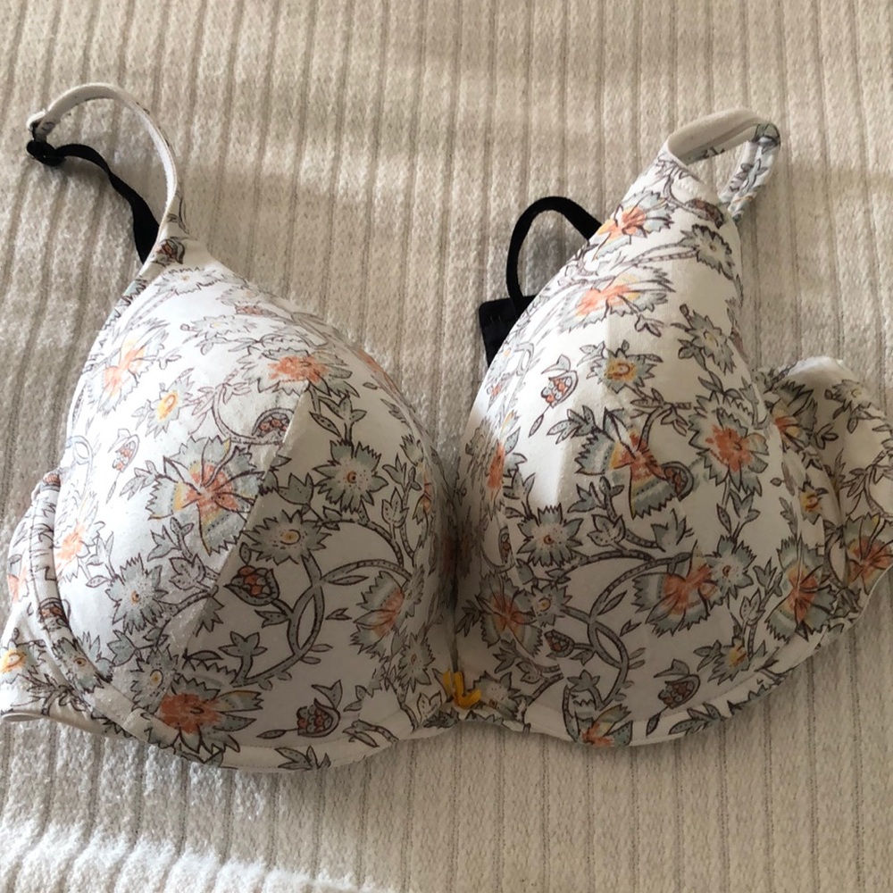 Woman’s floral fall Cacique 44DD underwire padded bra